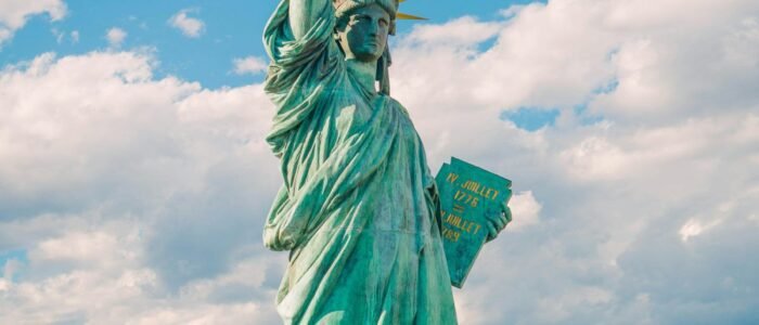 photo-1588384153148-ebd739ac430c